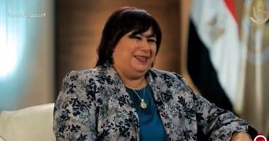 وزيرة الثقافة لـ التاسعة: تنفيذ مبادرة "أكشاك الكتب" بقرى "حياة كريمة"