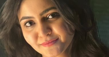 "يشبه القاهرة".. منة أبو زهرة تتحدث عن أولى تجاربها الشعرية والفلسفة 
