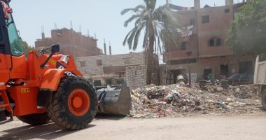 محافظ المنيا: تحرير 120 مخالفة للمنشآت الغذائية ورفع المخلفات وصيانة أعمدة الإنارة