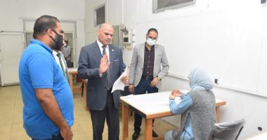  رئيس جامعة الأقصر يتابع سير أعمال امتحانات الدراسات العليا بكلية الفنون الجميلة