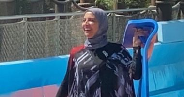هربًا من الحر.. حنان ترك تلعب مع أبنائها فى المياه بالبوركينى..صور وفيديو