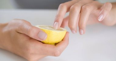 العناية بالأظافر بالليمون.. 4 طرق سهلة للحصول على أظافر بيضاء لامعة