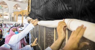 الكعبة المشرفة تتزين استعدادا لموسم الحج