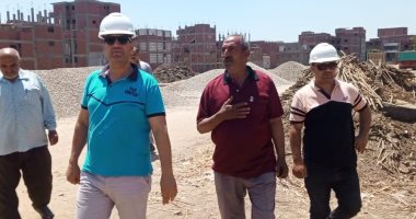 حياة كريمة بالمنوفية.. رئيس مدينة أشمون يعاين أماكن إقامة المجمعات الزراعية