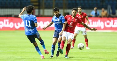 الأهلي يتقدم على سموحة بثنائية أيمن وتاو في الشوط الأول.. وبانون يهدر ركلة جزاء