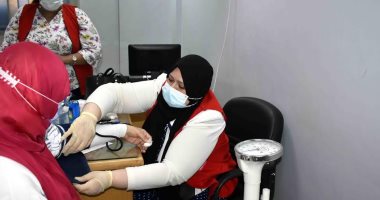 توقيع الكشف الطبى على العاملات بشركة مياه سوهاج لدعم صحة المرأة 
