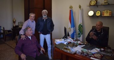 أساطير الاتحاد السكندرى يحتفلون بالحارس التاريخي بنايوتي.. صور