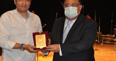 إيهاب توفيق يحيي احتفالية كبرى بمناسبة ذكرى 30 يونيو بجامعة حلوان.. صور