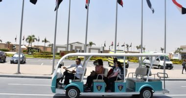 يمكنك التحرك بين صالات معرض الكتاب بعربات مجاناً.. اعرف الحكاية