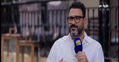 أكرم حسنى: أنا وأحمد فهمى علاقة استثنائية ونفسي أعمل فيلم استعراضي مع نيللي
