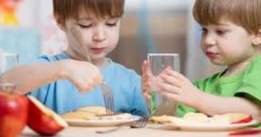 تعرف على أهم الأطعمة الصحية لطفلك.. أبرزها الحليب والخضروات