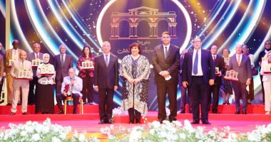 وزيرة الثقافة تكرم 21 شخصية سكندرية فى العيد المئوى لدار الأوبرا.. فيديو وصور