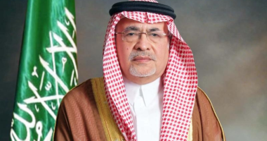 رفقًا يا أوراق التوت.. قصيدة جديدة للشاعر السعودى عبدالعزيز محيي الدين خوجة