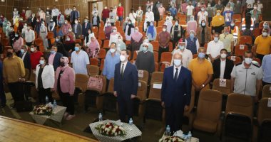 نائب محافظ كفر الشيخ يكرم عددا من أسر الشهداء خلال احتفالية بذكرى 30 يونيو.. صور