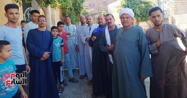 الحزن يخيم على "ناصرية بنى مزار".. القرية تفقد 4 شباب فى حرائق مزارع الطماطم فى قبرص.. أشقاء أحد الضحايا يخفون خبر وفاته عن والديه.. ومطالب بتسريع إجراءات عودة الجثامين وحفظ مستحقاتهم وتعويضهم.. فيديو وصور