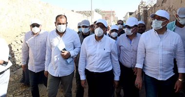 رئيس الوزراء يتفقد مدينة أسوان الجديدة.. ويؤكد: طبيعة ساحرة.. صور