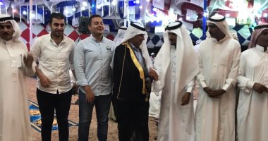 رئيس مدينة دهب يشارك فى حفل زفاف مرتديا الزى البدوى