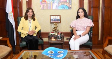 وزيرة الهجرة تلتقى "مريم طاحون" أصغر مغنية أوبرا مصرية فى النمسا للترويج لـ"اتكلم عربى"