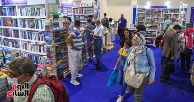 فعاليات اليوم الـ10 في معرض الكتاب... شعر وفن وسينما ولقاء فكرى مع مصطفى الرزاز
