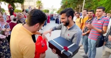 أول تعليق من والد طالب الممر الشرفي بصيدلية الزقازيق.. صور