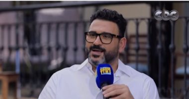 أكرم حسنى لـ its showtime: بتابع عمرو دياب جداً لأنه قدوة