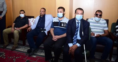 تكريم 11 طالب من ذوى الهمم بجامعة سوهاج أجادوا استخدام الحاسب الآلى بدون مرافق