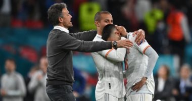 برشلونة يؤازر لاعبيه بمنتخب إسبانيا: ارفعوا رؤوسكم يا أبطال.. فخورون بكم