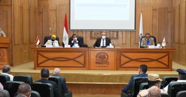 محافظ قنا: أعمال مشروعات حياة كريمة بالقرى تجرى وفقا لمعدلاتها الطبيعية