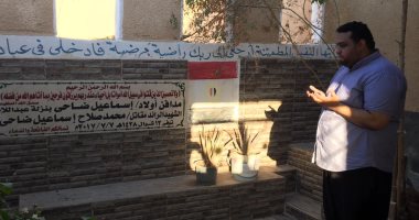 شقيق الشهيد محمد صلاح أحد أبطال كمين البرث يحكى بطولاته من أمام قبره.. فيديو