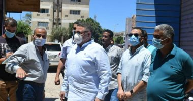 محافظ البحر الأحمر يوجه بإزالة سوق الباعة الجائلين بالغردقة.. صور