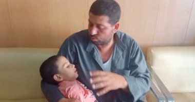 خطأ طبى يصيب طفل بضمور فى خلايا المخ والأب يحرر محضر ضد الطبيب بكفر الشيخ.. لايف