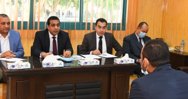 نائب محافظ قنا يترأس لجنة اختبار الوظائف الجديدة بوحدة البنية المعلوماتية
