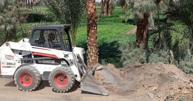 توسعة وتجميل الطرق ورفع الأتربة والمخلفات لخدمة القرى بطود فى الأقصر
