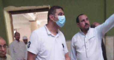 نادر مصطفى نائب تنسيقية شباب الأحزاب يلتقى أهالى قرية الشبراوين بالشرقية