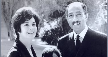 وفاة السيدة جيهان السادات.. الرئيس السيسي يقرر منحها وسام الكمال وإطلاق اسمها على محور الفردوس.. رئاسة الجمهورية: قدمت نموذجاً للمرأة المصرية فى مساندة زوجها فى ظل أصعب الظروف حتى قاد البلاد لتحقيق نصر تاريخى