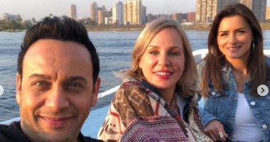 مصطفى قمر بصحبة نور وشيرين رضا ويعلق: صديقاتى وإخواتى الراقيين جدا