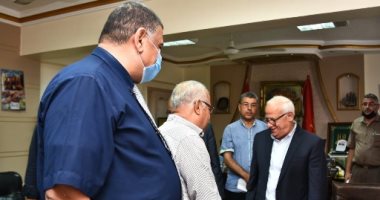 محافظ بورسعيد يتفقد غرفة عمليات امتحانات الثانوية العامة.. صور
