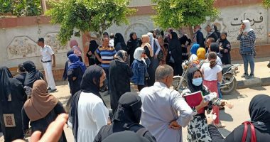 طلاب الثانوية العامة بالدقهلية يشتكون من صعوبة امتحان اللغة العربية: الوقت ضيق