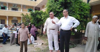 مدير تعليم القليوبية يتفقد إجراءات توزيع أوراق اسئلة امتحانات الثانوية العامة