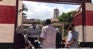 تفتيش طلاب الثانوية بالعصا الإلكترونية بكفر الشيخ وفحص أجهزة التابلت.. لايف