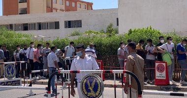 تشديدات أمنية بمحيط لجان الثانوية بمحافظة البحر الأحمر وغلق الطرق الفرعية.. لايف