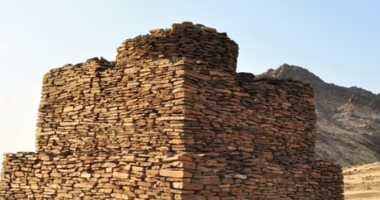 اكتشاف مقابر من العصور الوسطى بالسودان مرتبة فى مجموعات تشبه المجرات.. صور