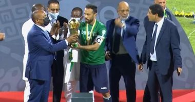 شاهد تتويج الرجاء بلقب الكونفدرالية بعد الفوز على شبيبة القبائل