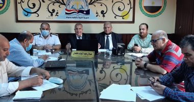محافظ دمياط تتابع سير امتحانات الثانوية العامة وتشدد على الإجراءات الاحترازية