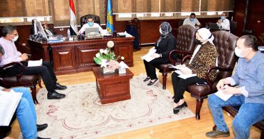 محافظ الغربية يعقد اجتماعا مع وحدة حياة كريمة لمتابعة موقف تنفيذ المشروعات