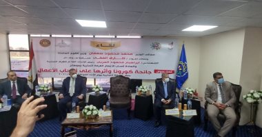 وزير القوى العاملة ومحافظ سوهاج يلتقيان العمالة العائدة من الخارج واللجان النقابية