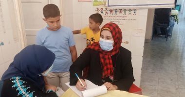 حياة كريمة.. قافلة طبية للكشف على المرضى وعلاجهم بكفر ميت العبسى فى المنوفية