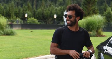 محمد صلاح ونجوم ليفربول يصلون النمسا لخوض معسكر تحضيري قبل الموسم.. صور