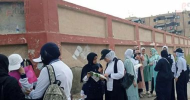 توافد طلاب الشعبة الأدبية على لجان امتحانات الثانوية العامة فى بورسعيد