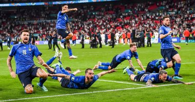 جماهير إيطاليا تشعل الأجواء في روما بعد التتويج بلقب يورو 2020.. فيديو